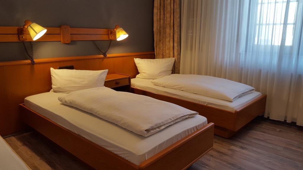Hotel Alt Steinbach Steinbach im Taunus Buitenkant foto